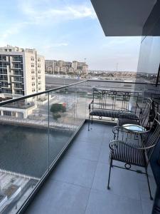 Μπαλκόνι ή βεράντα στο Cozy Al Raha Beach Home