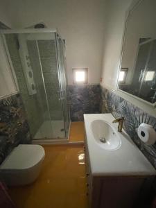 Lido ConchigliaにあるAppartamento a GALLIPOLI-climatizzato, 120mq, 10 posti letto, 50m dal mareのギャラリーの写真