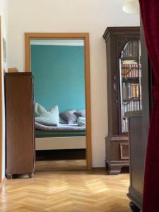 a room with a door to a bedroom with a bed at geräumiges 120m² Haus mit Garten + Stellplatz in Stralsund +1 photo