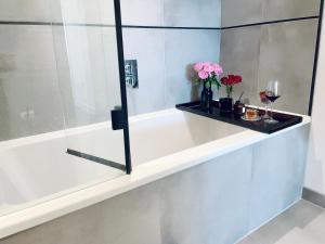 Gallery image of Stunning property with London city and river views in London