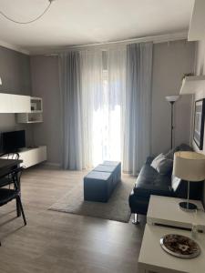 a living room with a blue couch and a window at Appartamento a due passi dal centro in Pavia