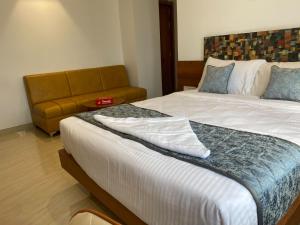 The Urban Hive Hotel客房内的一张或多张床位