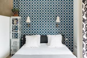 a bedroom with a bed with a blue and white wall at La Vigne de Ramatuelle in Ramatuelle +50 photos