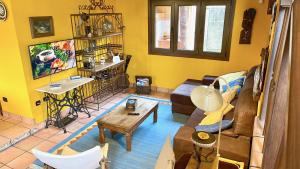 Telewizja i/lub zestaw kina domowego w obiekcie The Cliffs - Morandaina Beach