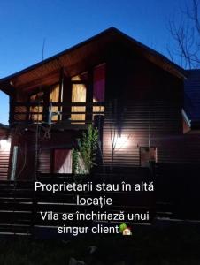 a house with a sign that reads independent stay in africa vita see ind at MAXX Lodge in Bacău