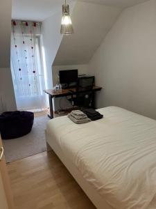 Posteľ alebo postele v izbe v ubytovaní Chambres dans maison familiale