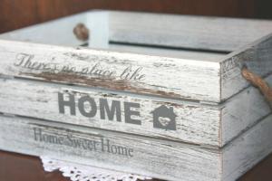 a stack of three wooden boxes with the words home sweet home at Brekkafest in San Giuliano Terme