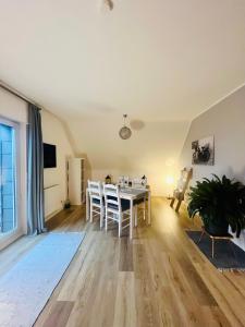 a dining room with a table and chairs at Ferienwohnung mit Fernblick in Hagen