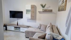 Televisyen dan/atau pusat hiburan di GreenHill-1 Sutomore Apartm +13 gambar