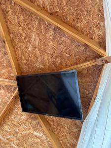 a television sitting on top of a roof at MonteLuna Glamping in Choachí