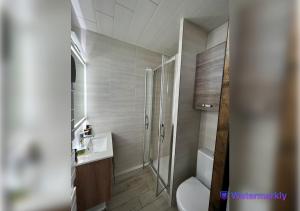 Un baño de T2 Face à la Mer & Village de Noël 5 min à pied