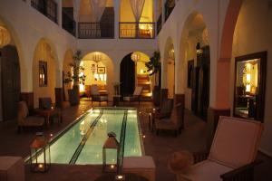 Bazén v ubytování Riad Utopia Suites And Spa nebo v jeho okolí