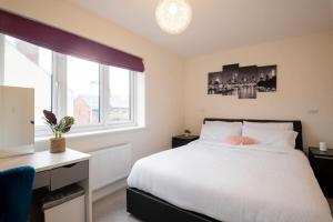 Postel nebo postele na pokoji v ubytování Hemsworth Homestay with Double Bedroom and Private Bathroom