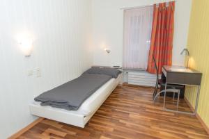 Llit o llits en una habitació de Hotel Rotes Haus
