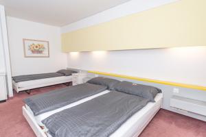 Llit o llits en una habitació de Hotel Rotes Haus