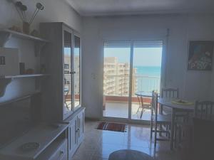 a kitchen and dining room with a view of the ocean at Apartamento Las Gondolas-Tiziano in La Manga del Mar Menor