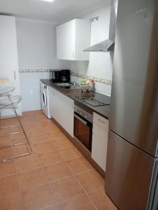 A kitchen or kitchenette at Primera linea de Playa a 10 min Estepona