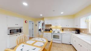 Kuchyň nebo kuchyňský kout v ubytování BEACHCOMBER home