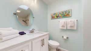 Kamar mandi di BEACHCOMBER home