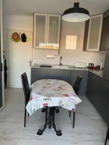 Kuchyňa alebo kuchynka v ubytovaní Residencia MIRAPUERTO