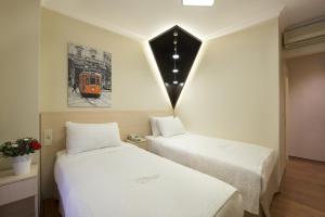 A bed or beds in a room at Hotel Evsen