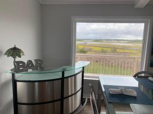 Fotografie z fotogalerie ubytování All Marshed Up - 1 block to Beach & Spectacular Marsh View v destinaci Surf City