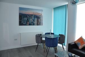 a dining room with a table and chairs at Stunning 2 bedroom apt in Milton Keynes