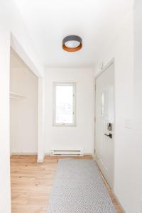 Fotografie z fotogalerie ubytování NEW Remodeled Townhome in Central Fargo v destinaci Fargo