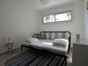 Postel nebo postele na pokoji v ubytování Maison La Palmyre, 4 pièces, 6 personnes - FR-1-705-32