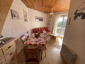 Kuchyňa alebo kuchynka v ubytovaní Appartement T2 avec Mezzanine, 4 couchages, balcon, Chemin de Planés - FR-1-295-192