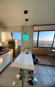 Kuchyň nebo kuchyňský kout v ubytování Espectacular vista al Mar en Avenida San Martin