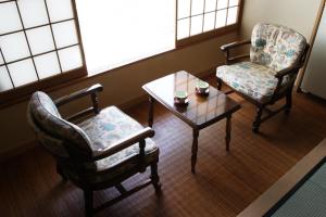 Hotel Oyanagi的休息区