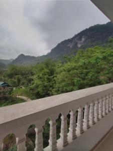 a balcony with a view of the mountains at Thành Luân Hotel in Bak Kan
