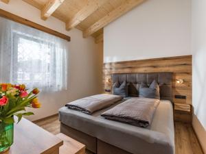 Postel nebo postele na pokoji v ubytování Ledermaier Loft & Lodge`s eU + 37 fotografií