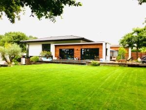 Photo de la galerie de l'établissement la villa du Lys Toulouse Occitanie Piscine & golf, à Seilh