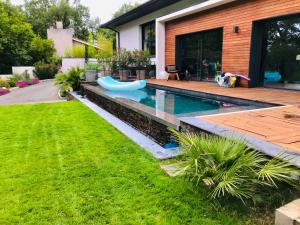 Photo de la galerie de l'établissement la villa du Lys Toulouse Occitanie Piscine & golf, à Seilh 33 autres photos