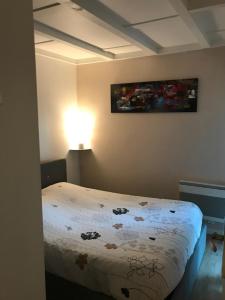 Ein Bett oder Betten in einem Zimmer der Unterkunft Village Vacances aux Villages sous les Pins