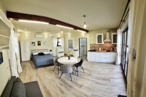 a living room and kitchen with a table and a bed at W dolinie Sanu in Lesko