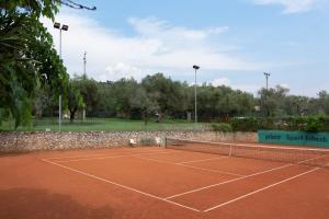 Εγκαταστάσεις για τένις ή/και σκουός στο Villa Vagabondo ή εκεί κοντά
