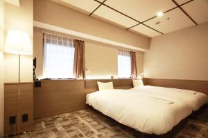 Postel nebo postele na pokoji v ubytování SK HOTEL Kobe Ekimae