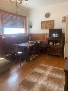 TV a/nebo společenská místnost v ubytování Casa panoramica