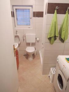 Et badeværelse på Apartment Pink Mimosa + 28 billeder