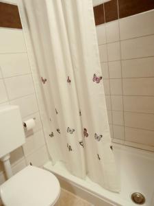 Phòng tắm tại Apartment Pink Mimosa