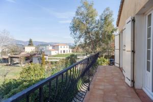 Fotografia z galérie ubytovania Villa climatisée, piscine privée, cuisine d'été v destinácii Roquefort Les Pins