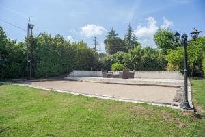 Fotografia z galérie ubytovania Villa climatisée, piscine privée, cuisine d'été v destinácii Roquefort Les Pins