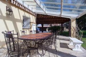 Fotografia z galérie ubytovania Villa climatisée, piscine privée, cuisine d'été v destinácii Roquefort Les Pins