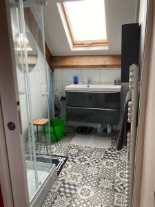 Kúpeľňa v ubytovaní Chambre meublée dans une maison