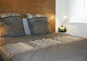 a bed with two pillows on top of it at Apartment Königstrasse in Bad Bergzabern