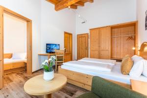 Postel nebo postele na pokoji v ubytování Berggasthof Hinterreit