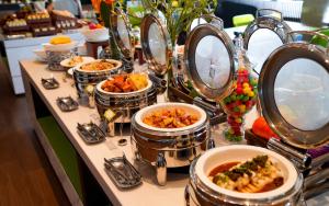 Makanan di atau berdekatan hotel